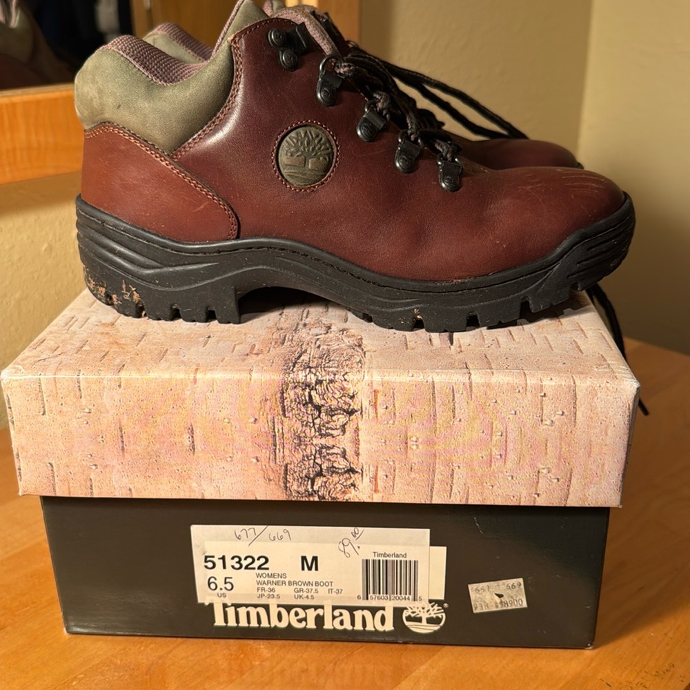 Timberland women’s lace up boots size 6.5